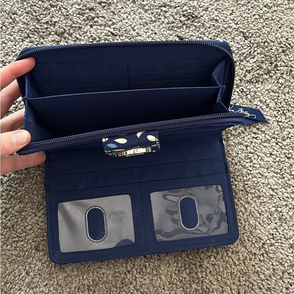 Vera Bradley wallet. - Picture 4 of 4